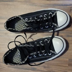 Black all star size 7